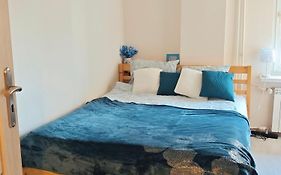 Blue Dream - Warsaw Ochota Apartment - Easy Access To Chopin Airport & Banacha Hospital